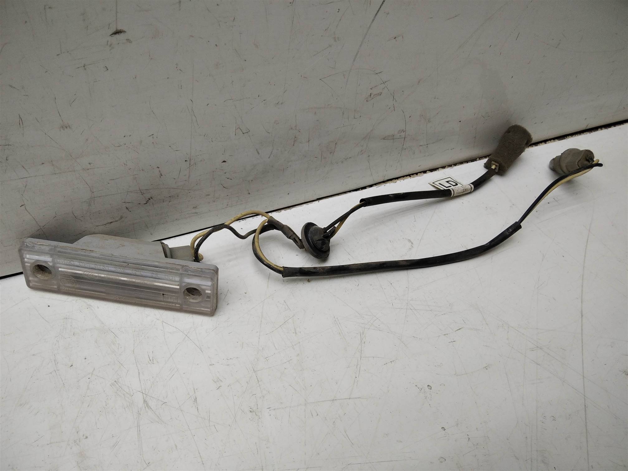 цоколь для лампы подсветки номера шевроле лачетти универсал. подсветка номера шевроле лачетти. подсветка номера с накладкой знака на багажник шевроле лачетти седан. лачетти универсал 1. фонарь номерного знака шевроле лачетти универсал.