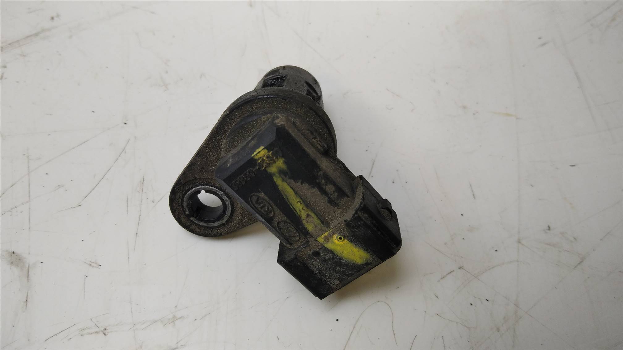 Датчик распредвала ix35. Датчик распредвала ix35. Как поменять датчик распредвала хендай ix35. Датчик распредвала впускной солярис 1. Датчик расхода воздуха ix35.