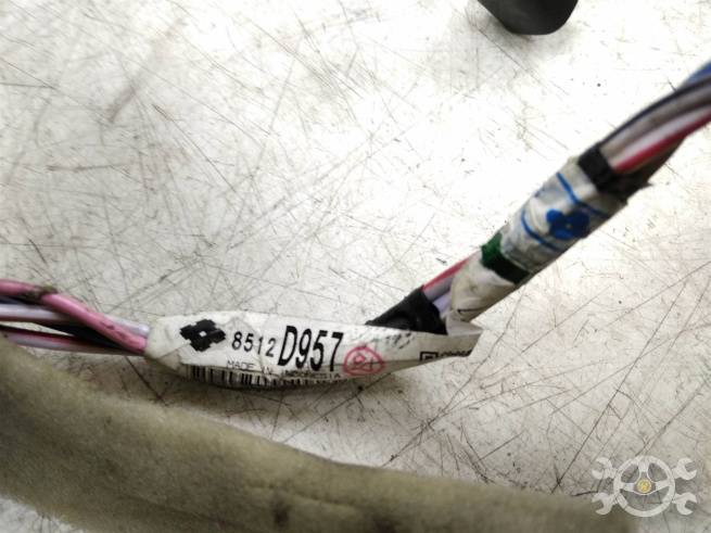  8512D957