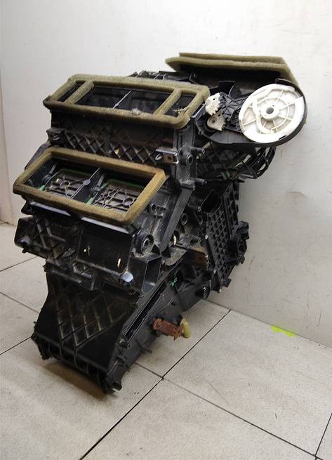  BV6Z19B555D