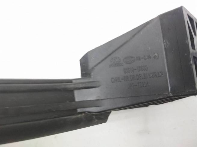  835351R000