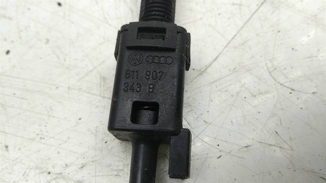 Датчик включения стопсигнала Volkswagen Passat (B5) 2000-2005 (УТ000080314) Volkswagen (Фольксваген) Passat (B5) 2000-2005 (Пассат) б/у с разбора 4A0945515A