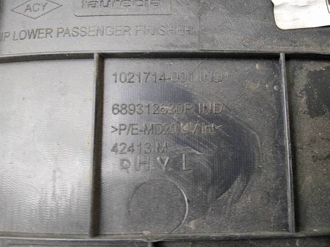  689311570R