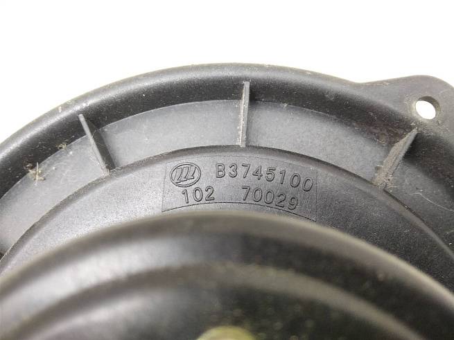  B3745100