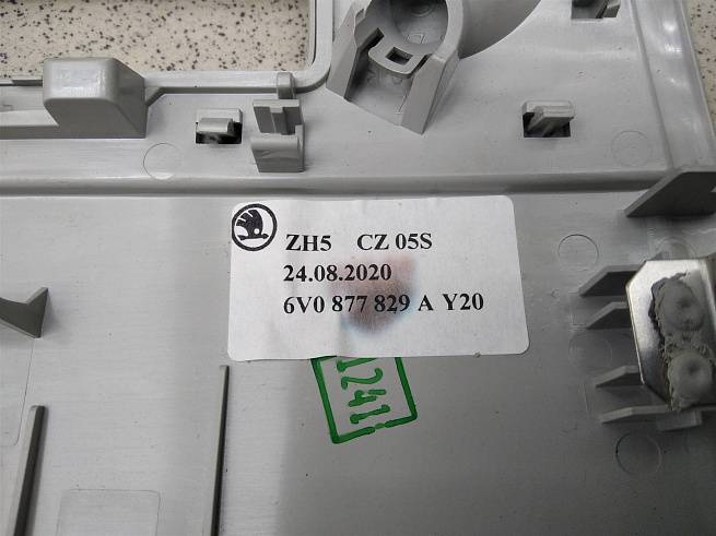  6V0877829A